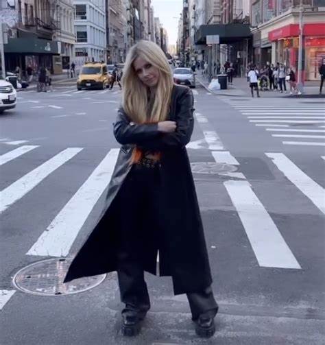 Avril Lavigne recrea su portada ‘Let Go’ tras 20 años de su lanzamiento