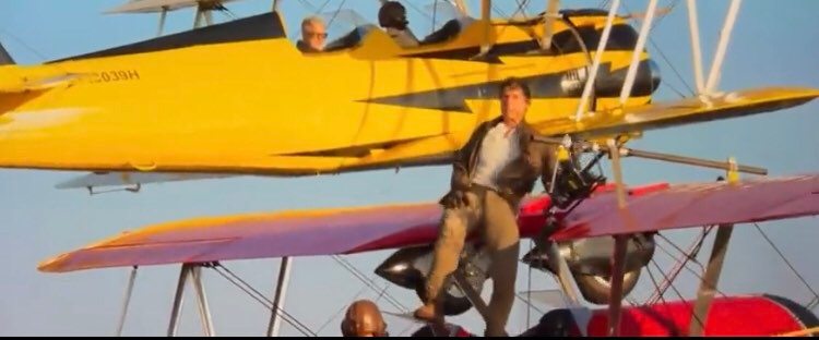 De pie en una avioneta en pleno vuelo: Tom Cruise y su peligrosa promoción para «Misión Imposible: Dead Reckoning»
