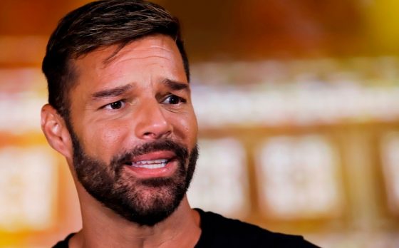 Ricky Martin enfrenta una nueva demanda por agresión, los abogados del cantante han salido en su defensa
