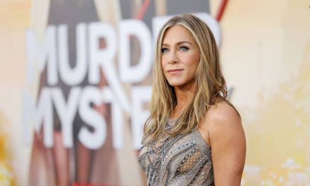 Jennifer Aniston dice que las nuevas generaciones consideran ofensivo “Friends”