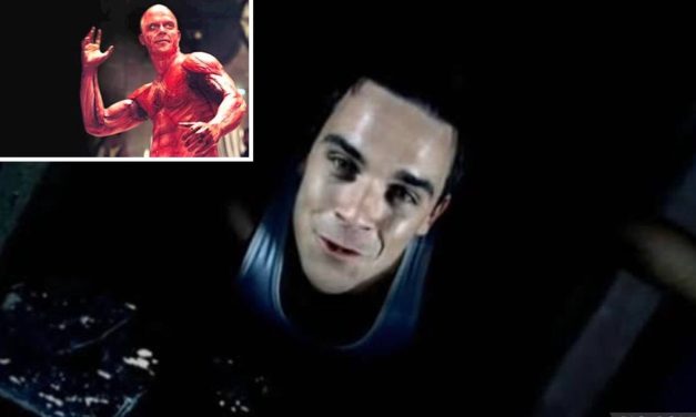 “Rock DJ” de Robbie Williams, el videoclip que impactó a toda una generación