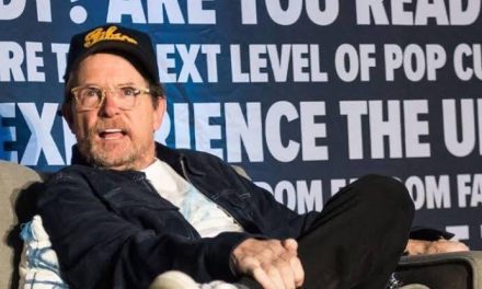 Michael J. Fox sufre caída en pleno evento de ‘Volver al Futuro’
