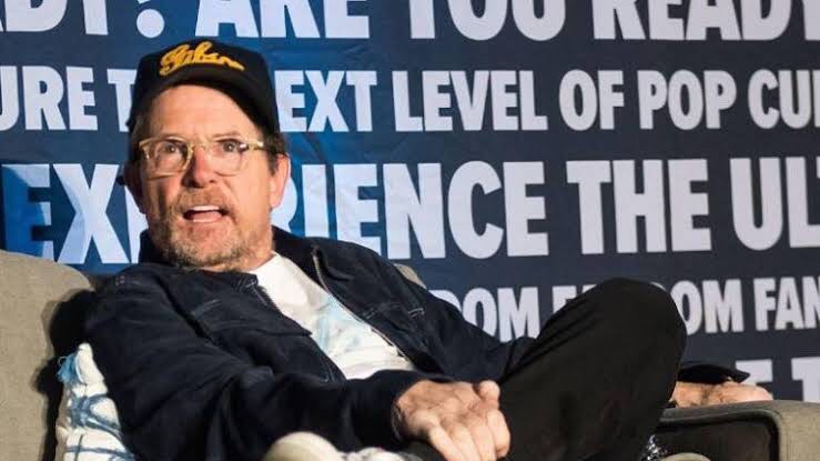 Michael J. Fox sufre caída en pleno evento de ‘Volver al Futuro’