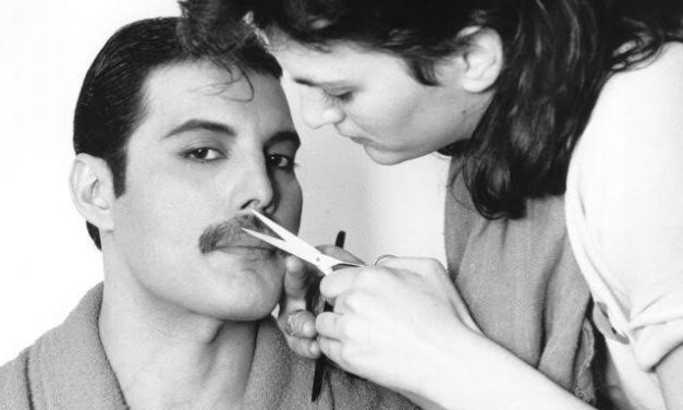 Subastan el cepillo de bigote de Freddie Mercury. ¿Lo comprarías?