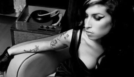«Amy Winehouse: In Her Words»: se publican diarios y textos inéditos de la cantante a través de un libro.