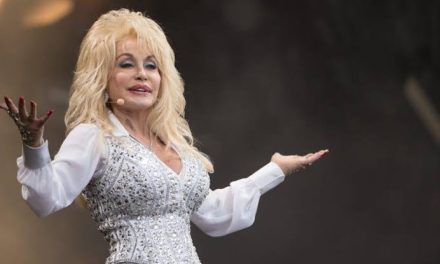 Dolly Parton reveló por qué no quiso que Elvis Presley interpretara el gran éxito “ I Will Always Love You”