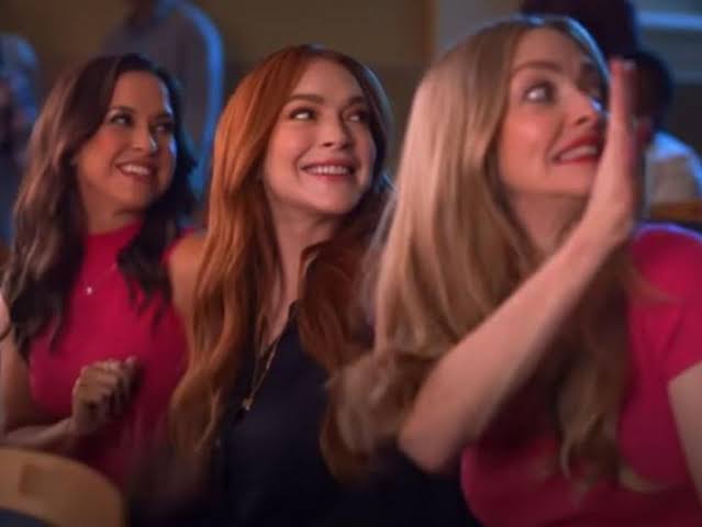 Lindsay Lohan y el cast de Chicas Pesadas se reúnen en comercial de Walmart