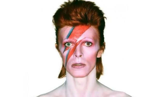 Manuscrito de 1972 escrito por David Bowie será vendido por más de 120 mil dólares