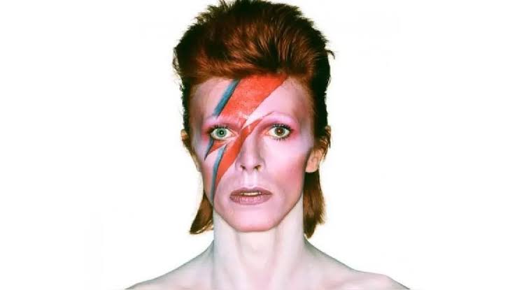 Manuscrito de 1972 escrito por David Bowie será vendido por más de 120 mil dólares