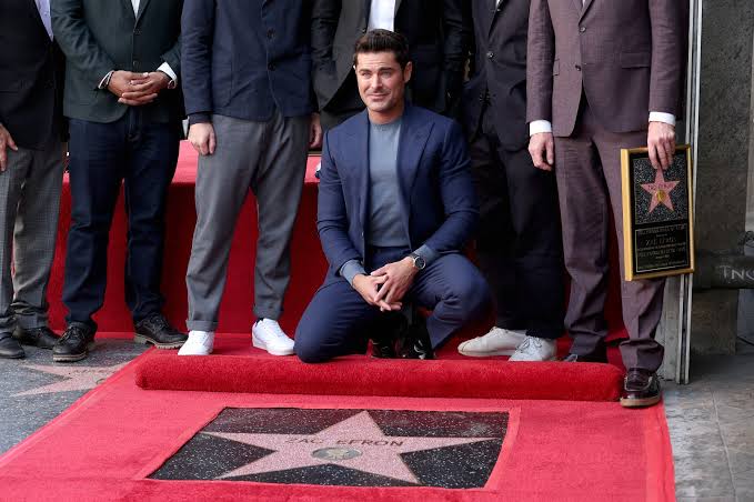 Zac Efron recibe su estrella en el paseo de Hollywood