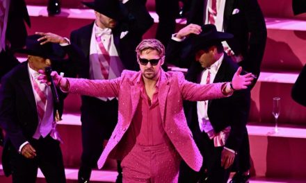 Ryan Gosling interpreta “Im Just Ken” con Slash en los Premios Oscar 2024