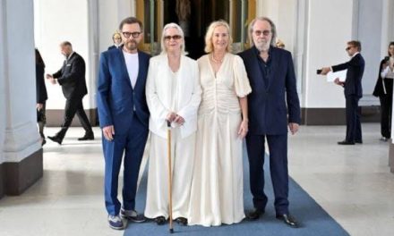 ABBA recibe condecoración del rey de Suecia por su increíble carrera musical
