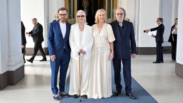 ABBA recibe condecoración del rey de Suecia por su increíble carrera musical